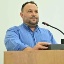 «Η πολιτική αντιπαράθεση απαιτεί επιχειρήματα, όχι προσβολές» 1 «Η πολιτική αντιπαράθεση απαιτεί επιχειρήματα, όχι προσβολές»