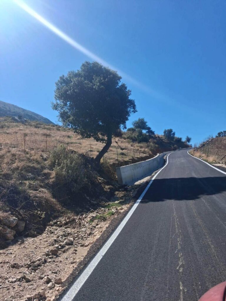 Ερύμανθος: Ασφαλτος στον δρόμο Σκιαδά με Δροσιά μετά από δεκαετίες ΦΩΤΟ 12 Ερύμανθος: Ασφαλτος στον δρόμο Σκιαδά με Δροσιά μετά από δεκαετίες ΦΩΤΟ