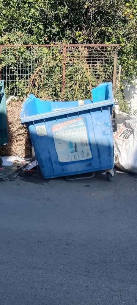 Πάτρα: «Θλιβερή κανονικότητα» τα σκουπίδια στην οδό Δαμίρη ΦΩΤΟ 6 Πάτρα: «Θλιβερή κανονικότητα» τα σκουπίδια στην οδό Δαμίρη ΦΩΤΟ