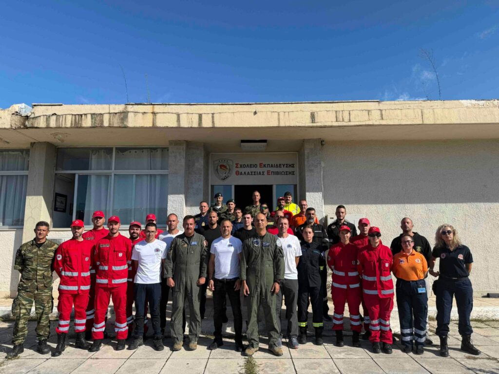 Αχαΐα: Θαλάσσια επιβίωση για τους εθελοντές πυροσβέστες ΦΩΤΟ