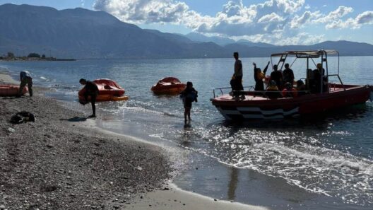 Αχαΐα: Θαλάσσια επιβίωση για τους εθελοντές πυροσβέστες ΦΩΤΟ