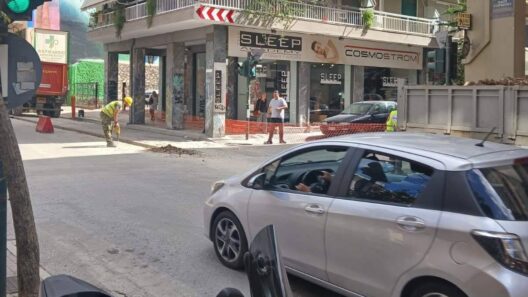 Πάτρα: Παραλογισμός στο κυκλοφοριακό με κλειστούς κάθετους δρόμους αλλά φανάρια να «δίνουν» πράσινο ΦΩΤΟ 22 Κλειστός δρόμος στην Πάτρα με φανάρια που δείχνουν πράσινο