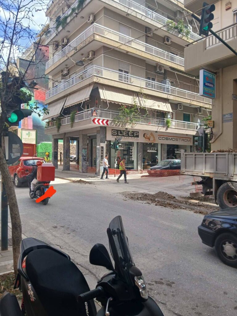 Πάτρα: Παραλογισμός στο κυκλοφοριακό με κλειστούς δρόμους αλλά ενεργά φανάρια ΦΩΤΟ 5 Πάτρα: Παραλογισμός στο κυκλοφοριακό με κλειστούς δρόμους αλλά ενεργά φανάρια ΦΩΤΟ