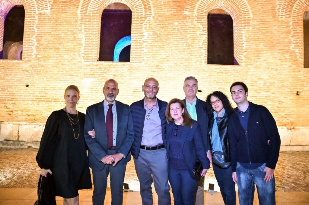 Αυλαία για το Ρωμαϊκό Ωδείο με την παράσταση «Ακριβούλα μου» ΦΩΤΟ