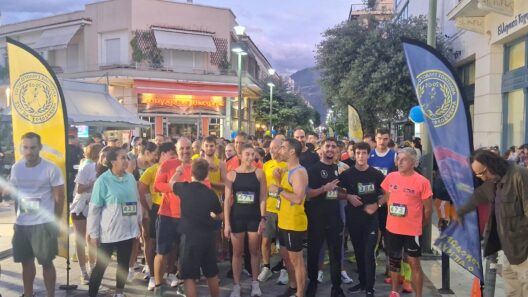 Το 1ο City Night Run στο Αίγιο ΦΩΤΟ 12 Δρομείς σε νυχτερινό City Night Run στο Άιγιο, με φωτισμένα κτίρια