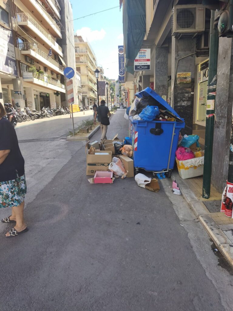 Πάτρα: Ποδηλατόδρομος χωρίς διέξοδο στην Αγίου Νικολάου λόγω σκουπιδιών ΦΩΤΟ 5 Πάτρα: Ποδηλατόδρομος χωρίς διέξοδο στην Αγίου Νικολάου λόγω σκουπιδιών ΦΩΤΟ