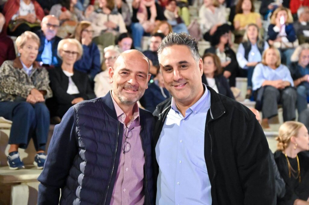Αυλαία για το Ρωμαϊκό Ωδείο με την παράσταση «Ακριβούλα μου» ΦΩΤΟ