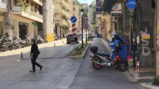 Πάτρα: Ποδηλατόδρομος χωρίς διέξοδο στην Αγίου Νικολάου λόγω σκουπιδιών ΦΩΤΟ