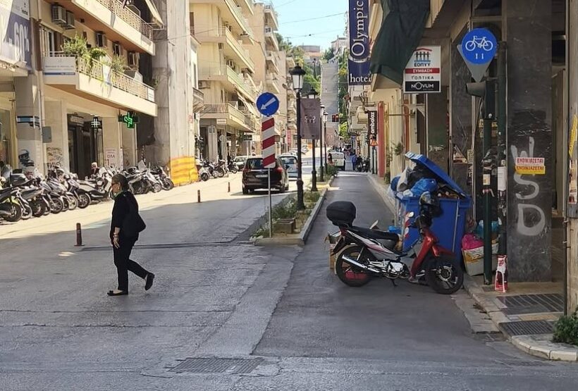 Πάτρα: Ποδηλατόδρομος χωρίς διέξοδο στην Αγίου Νικολάου λόγω σκουπιδιών ΦΩΤΟ 4 Πάτρα: Ποδηλατόδρομος χωρίς διέξοδο στην Αγίου Νικολάου λόγω σκουπιδιών ΦΩΤΟ