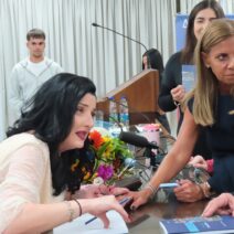 Κάλυψη νέου βιβλίου της Πηνελόπης Λαμπόυσης σε εκδήλωση στην Πάτρα