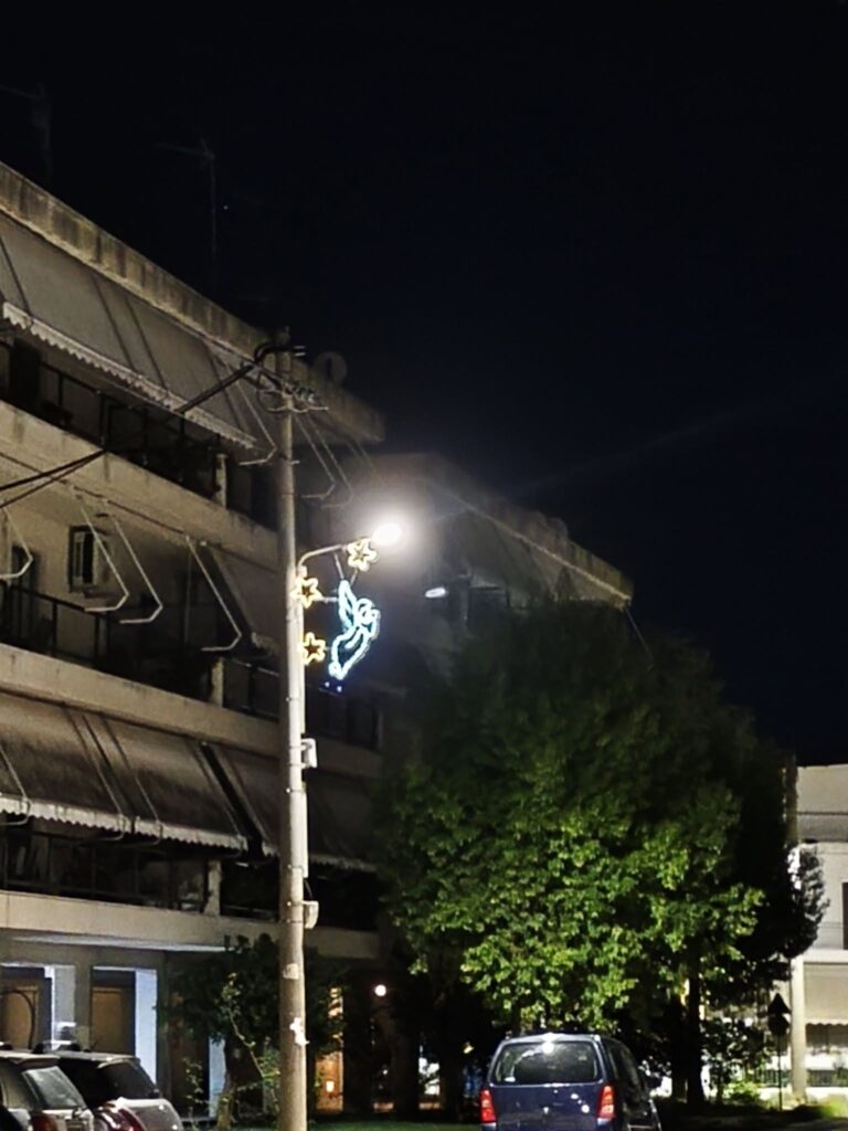 Ζαρουχλέικα: Πρωτοφανές σκηνικό με Χριστουγεννιάτικο στολισμό αρχές Οκτωβρίου ΦΩΤΟ 5 Ζαρουχλέικα: Πρωτοφανές σκηνικό με Χριστουγεννιάτικο στολισμό αρχές Οκτωβρίου ΦΩΤΟ