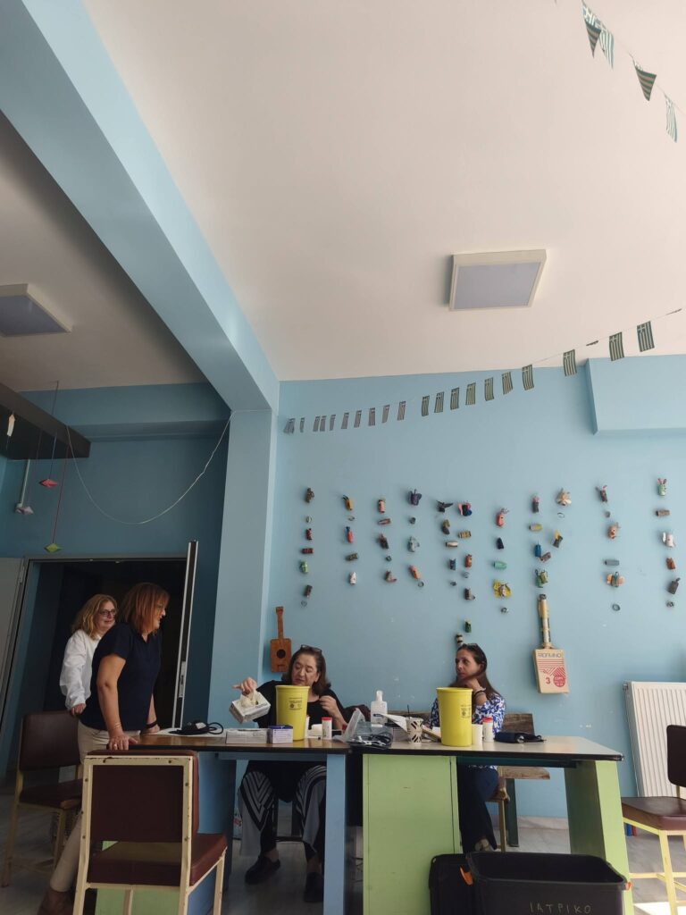 Εθελοντική αιμοδοσία στο Δημοτικό σχολείο Βραχναιίκων ΦΩΤΟ