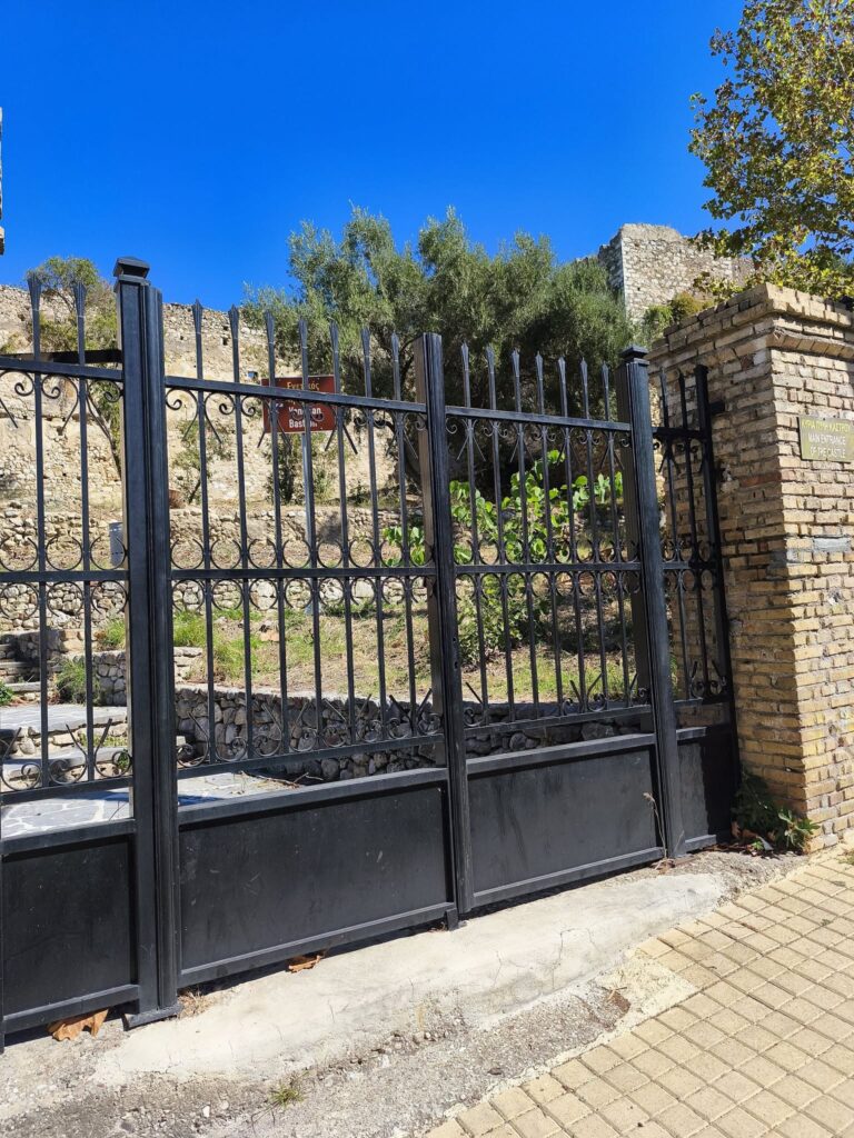 Πάτρα: Σήμανση πρόσβασης στο Κάστρο με ταλαιπωρία επισκεπτών ΦΩΤΟ