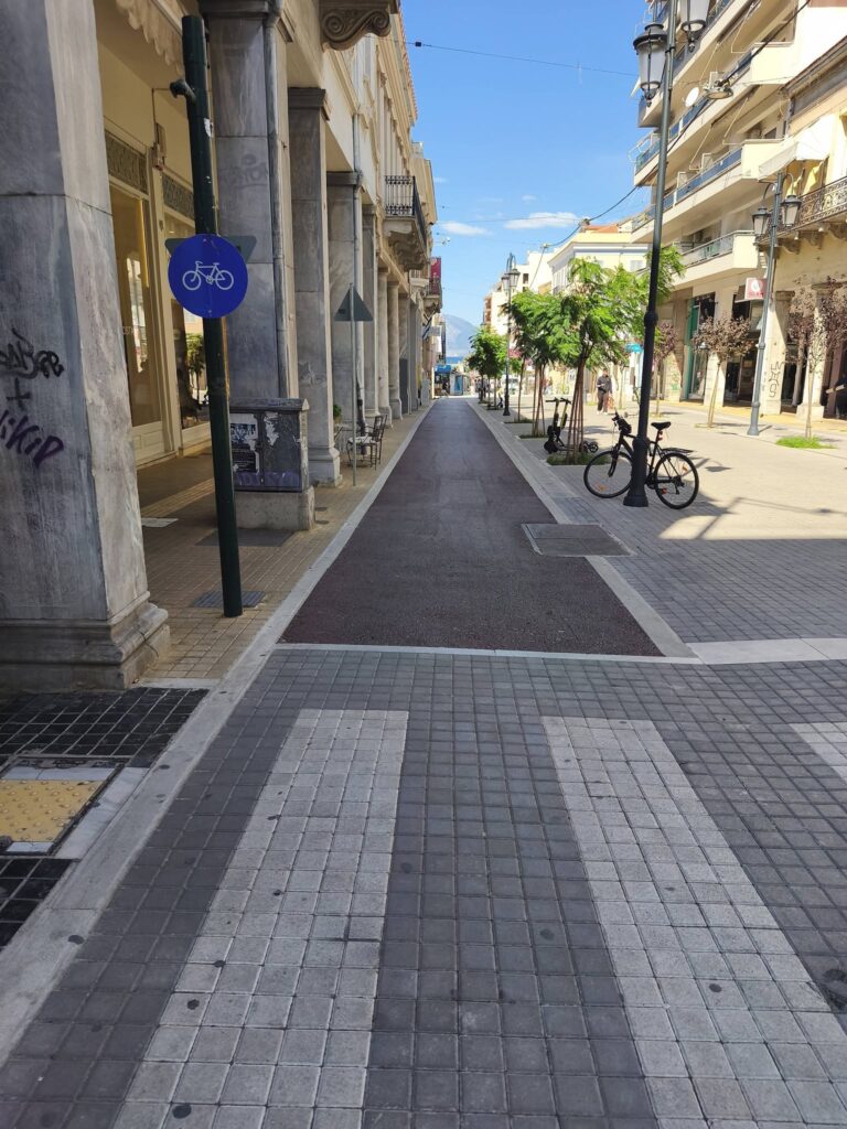 Πάτρα: Ποδηλατόδρομος με σκουπίδια και χωρίς σήμανση ΦΩΤΟ