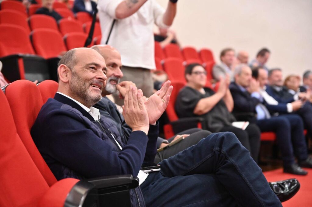 Ο Ιάσων Φωτήλας στην τελετή υποδοχής φοιτητών του Αγγλόφωνου Προπτυχιακού του Πανεπιστημίου Πατρών ΦΩΤΟ