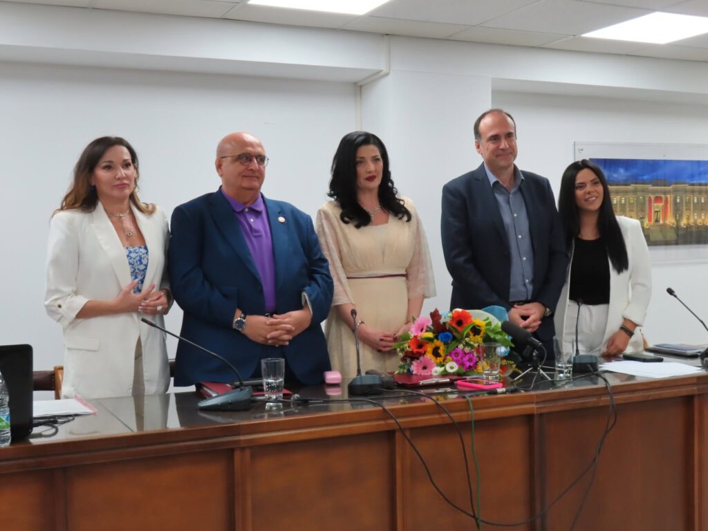 Η παρουσίαση του νέου βιβλίου της Πηνελόπης Λαμπούση στην Πάτρα ΦΩΤΟ 13 Η παρουσίαση του νέου βιβλίου της Πηνελόπης Λαμπούση στην Πάτρα ΦΩΤΟ
