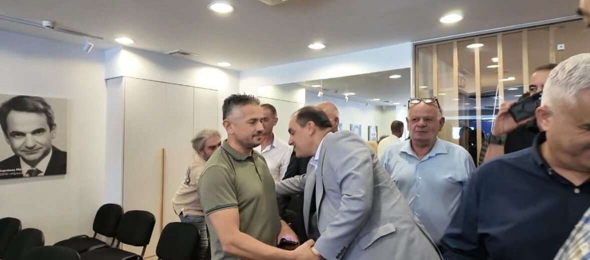 Φωτογραφία του Κώστα Κάτσαφάδου σε πολιτική προστάσια στην Πάτρα