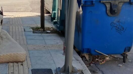 Πάτρα: Εμπόδια για άτομα με προβλήματα όρασης στην οδό Φωκαίας ΦΩΤΟ