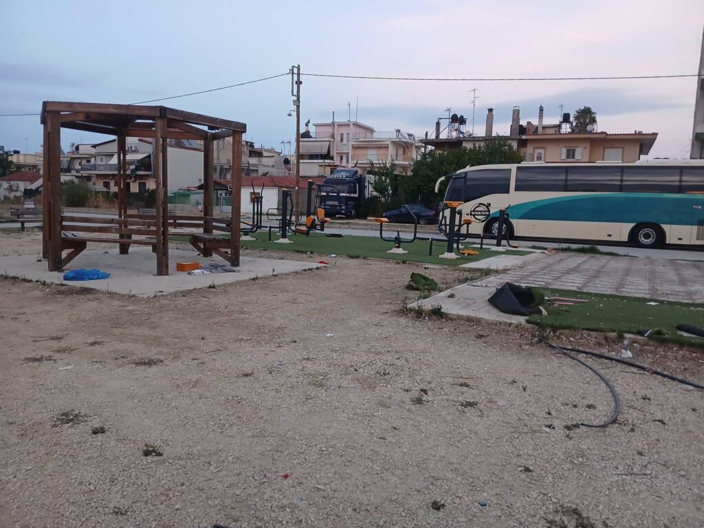 Αχαγιά: Ξήλωσαν κεντρική Παιδική χαρά προκαλώντας έντονες αντιδράσεις ΦΩΤΟ
