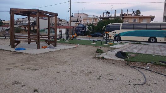 Αχαγιά: Ξήλωσαν κεντρική Παιδική χαρά προκαλώντας έντονες αντιδράσεις ΦΩΤΟ