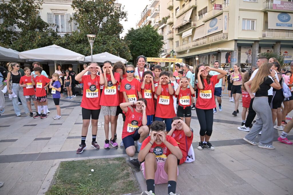 Στον Νυχτερινό Ημιμαραθώνιο μαθητές Δημοτικού στην Πάτρα ΦΩΤΟ