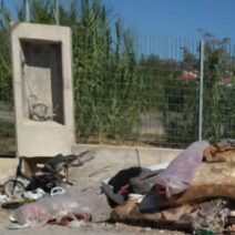 Εγλυκάδα: Οξείες αντιδράσεις για την εικόνα στην οδό Μαραθωνομάχων ΦΩΤΟ 3 Εγλυκάδα: Οξείες αντιδράσεις για την εικόνα στην οδό Μαραθωνομάχων ΦΩΤΟ