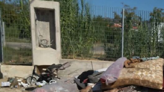 Εγλυκάδα: Οξείες αντιδράσεις για την εικόνα στην οδό Μαραθωνομάχων ΦΩΤΟ 13 Εγλυκάδα: Οξείες αντιδράσεις για την εικόνα στην οδό Μαραθωνομάχων ΦΩΤΟ