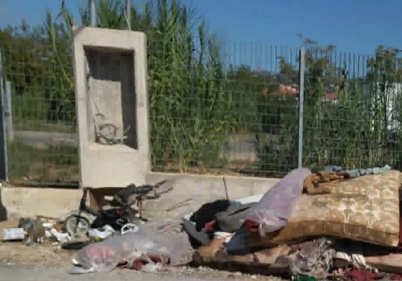 Εγλυκάδα: Οξείες αντιδράσεις για την εικόνα στην οδό Μαραθωνομάχων ΦΩΤΟ 4 Εγλυκάδα: Οξείες αντιδράσεις για την εικόνα στην οδό Μαραθωνομάχων ΦΩΤΟ