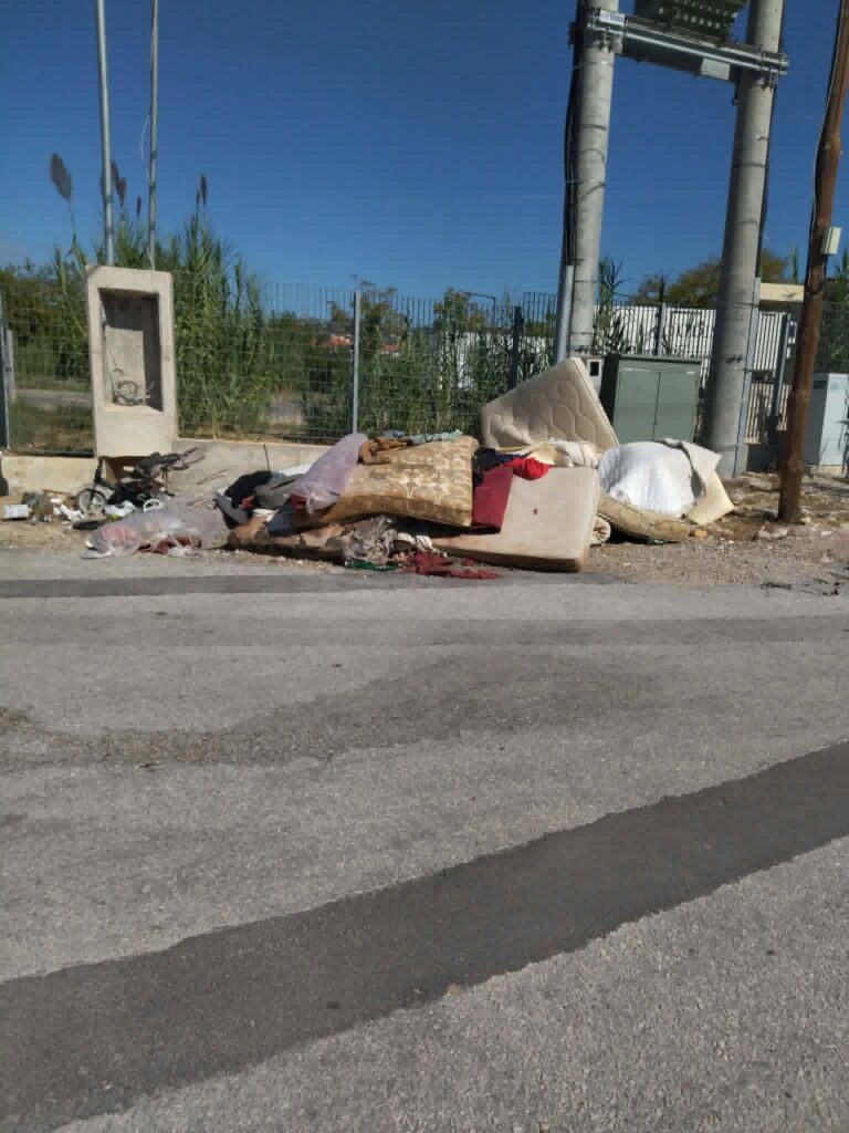 Εγλυκάδα: Οξείες αντιδράσεις για την εικόνα στην οδό Μαραθωνομάχων ΦΩΤΟ 5 Εγλυκάδα: Οξείες αντιδράσεις για την εικόνα στην οδό Μαραθωνομάχων ΦΩΤΟ