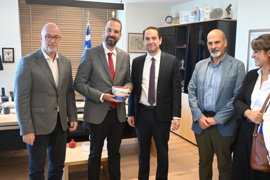 Πάτρα: Συνάντηση Φαρμάκη με τον πρέσβη της Γαλλίας για Πολιτισμό, Ιστορία, Καινοτομία ΦΩΤΟ 5 Πάτρα: Συνάντηση Φαρμάκη με τον πρέσβη της Γαλλίας για Πολιτισμό, Ιστορία, Καινοτομία ΦΩΤΟ