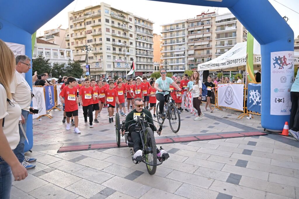 Στον Νυχτερινό Ημιμαραθώνιο μαθητές Δημοτικού στην Πάτρα ΦΩΤΟ