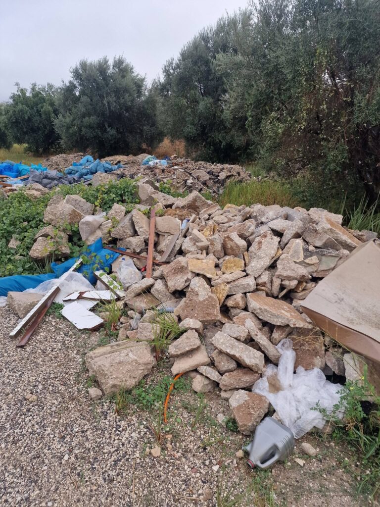Μποζαΐτικα: Θέα από το τρένο χωματερή και μπαζότοπος ΦΩΤΟ