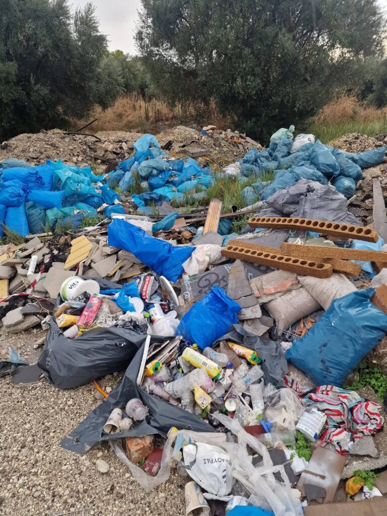 Μποζαΐτικα: Θέα από το τρένο χωματερή και μπαζότοπος ΦΩΤΟ