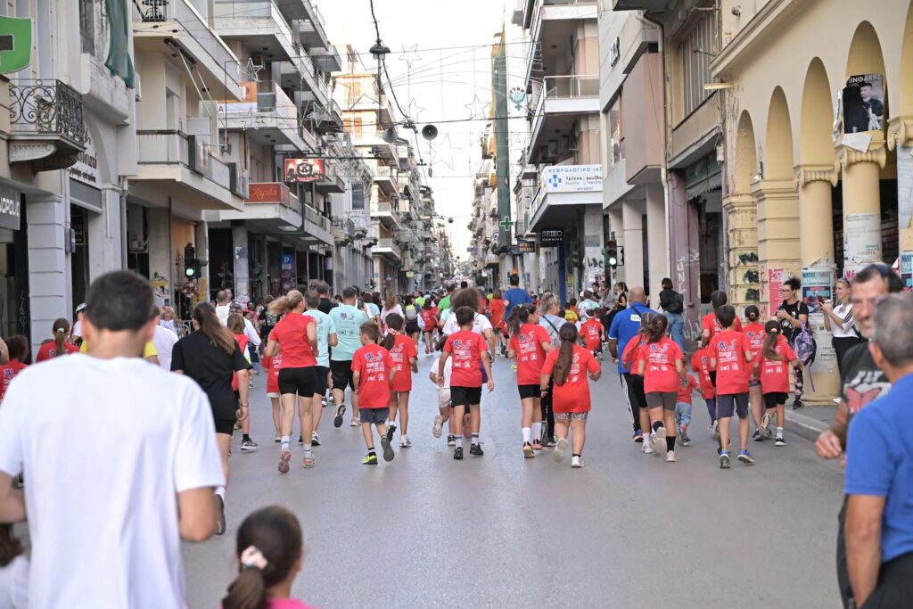 Στον Νυχτερινό Ημιμαραθώνιο μαθητές Δημοτικού στην Πάτρα ΦΩΤΟ