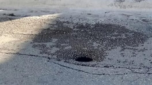 Πάτρα: Επικίνδυνη τρύπα στο οδόστρωμα ΒΙΝΤΕΟ-ΦΩΤΟ 13 Πάτρα: Επικίνδυνη τρύπα στο οδόστρωμα ΒΙΝΤΕΟ-ΦΩΤΟ