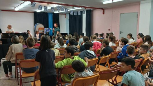 Μουσική εκπαιδευτική επίσκεψη στο 2ο Δημοτικό Ακράτας ΦΩΤΟ