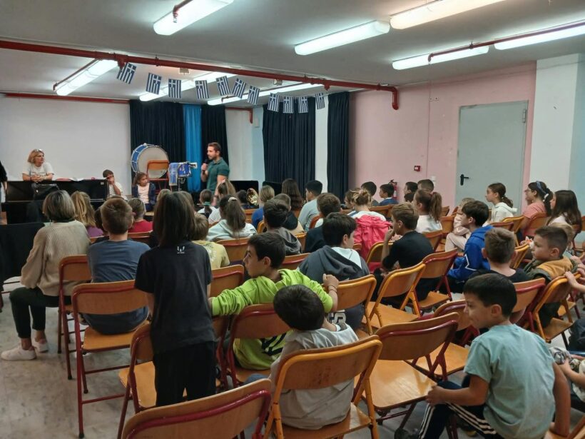 Μουσική εκπαιδευτική επίσκεψη στο 2ο Δημοτικό Ακράτας ΦΩΤΟ 4 Μουσική εκπαιδευτική επίσκεψη στο 2ο Δημοτικό Ακράτας ΦΩΤΟ