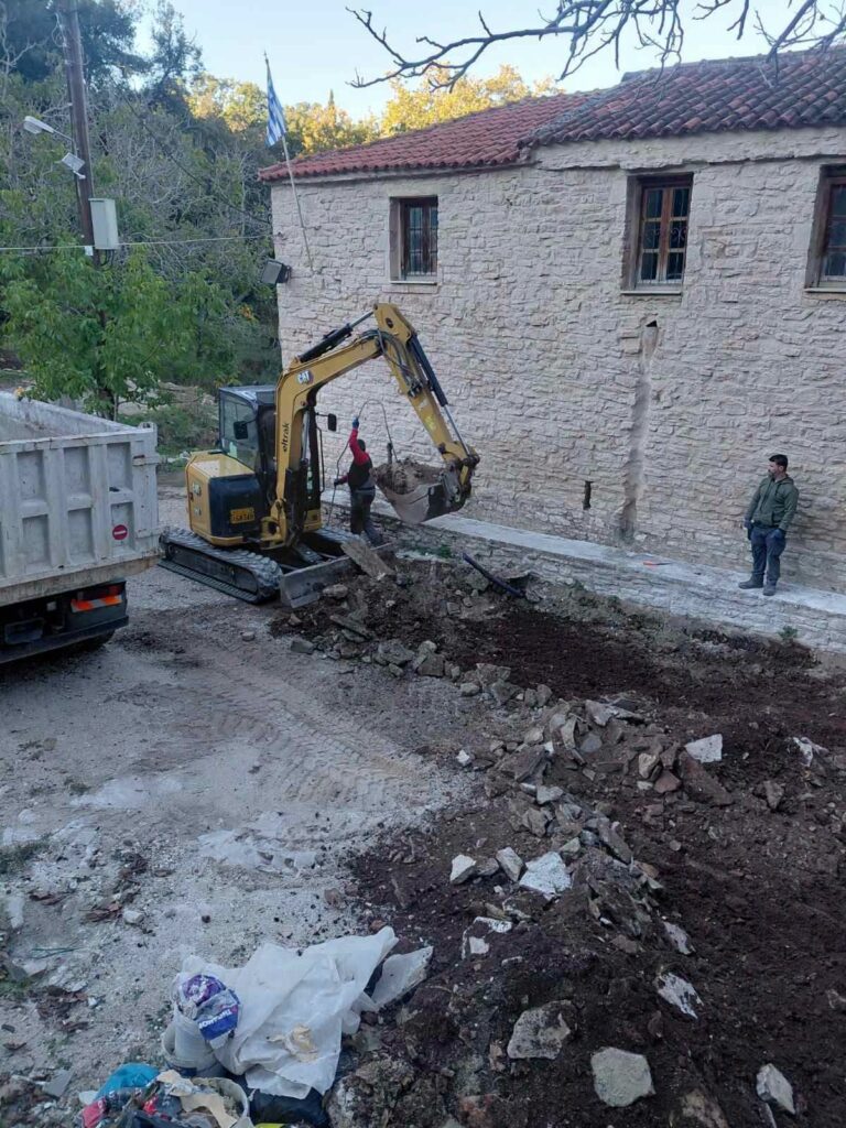 Ομπλός: Αναμόρφωση και πλακόστρωση του προαυλίου στην Μονή ΦΩΤΟ