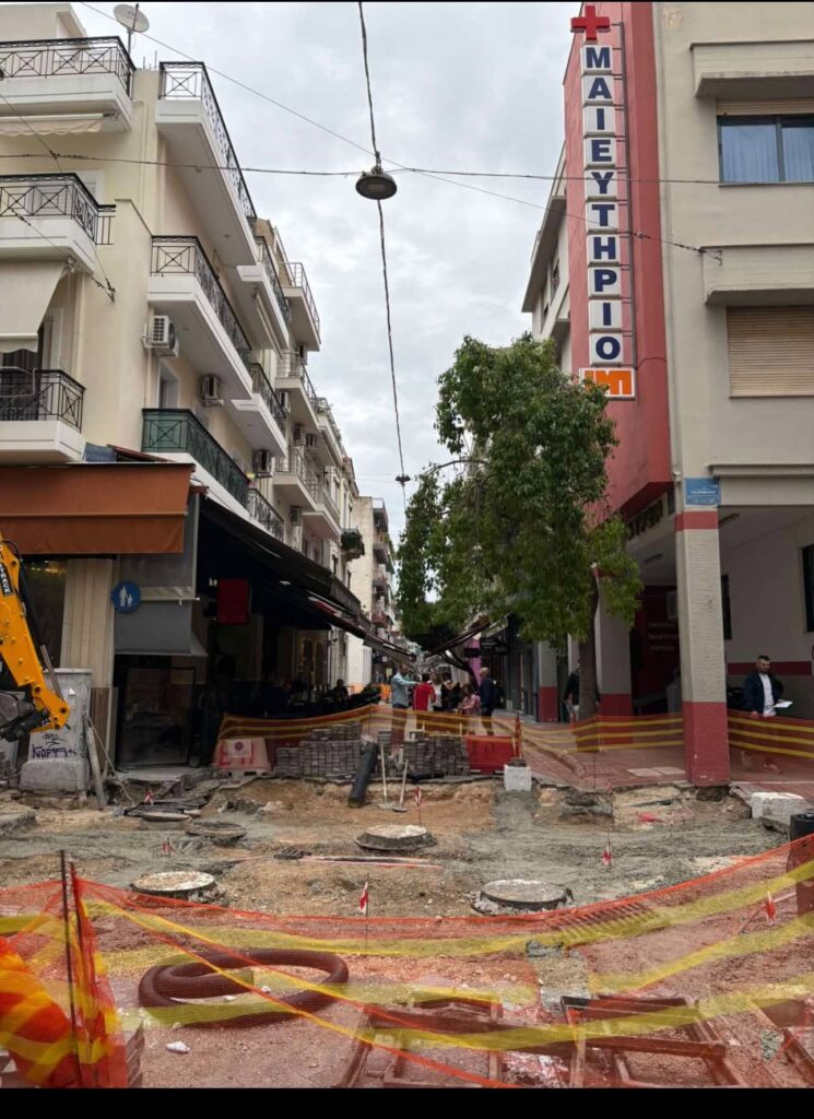 Πάτρα: Ζήτημα πρόσβασης ασθενοφόρων Φιλοποίμενος και Ρήγα Φεραίου ΦΩΤΟ 5 Πάτρα: Ζήτημα πρόσβασης ασθενοφόρων Φιλοποίμενος και Ρήγα Φεραίου ΦΩΤΟ