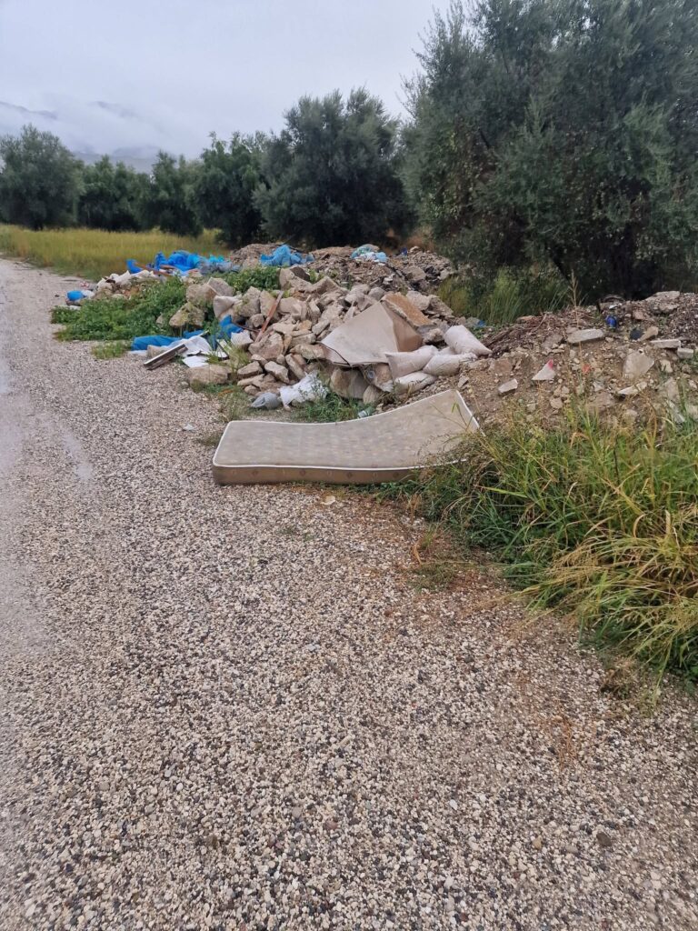 Μποζαΐτικα: Θέα από το τρένο χωματερή και μπαζότοπος ΦΩΤΟ