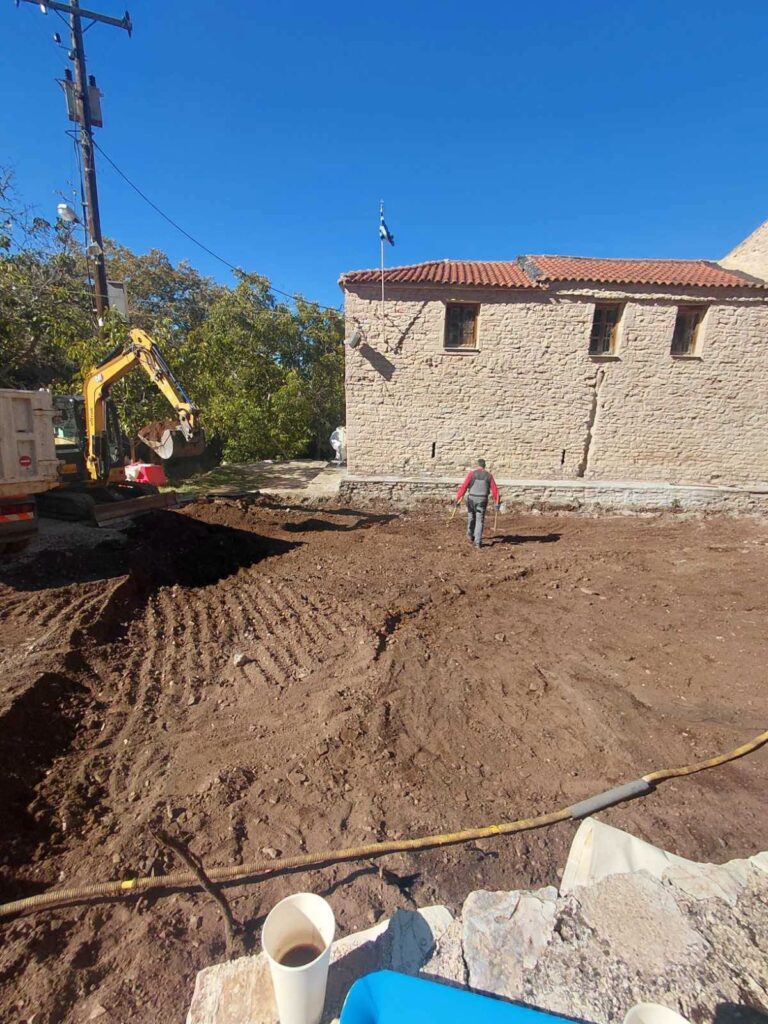 Ομπλός: Αναμόρφωση και πλακόστρωση του προαυλίου στην Μονή ΦΩΤΟ