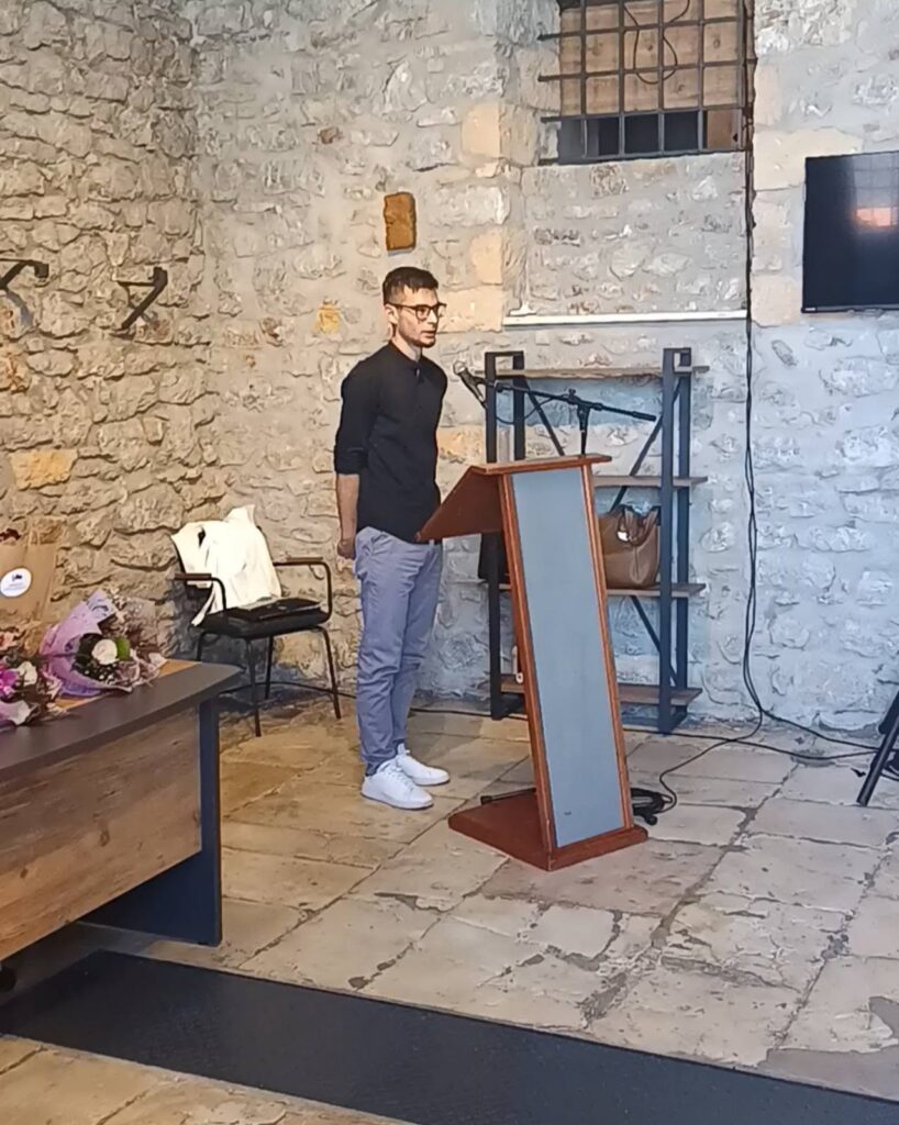 Απονέμηθηκαν οι υποτροφίες του Δήμου Αιγιαλείας στη μνήμη του Δημήτρη Καλογερόπουλου ΦΩΤΟ