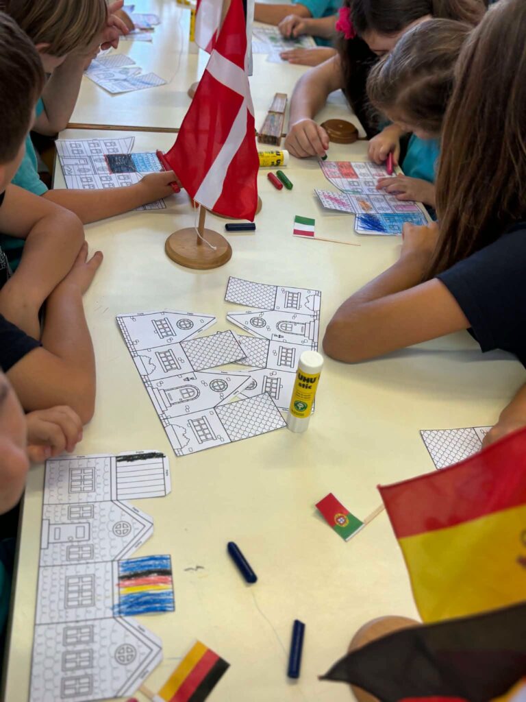 Ένα ευρωπαϊκό χωριό στο Αρσάκειο Νηπιαγωγείο Πατρών ΦΩΤΟ