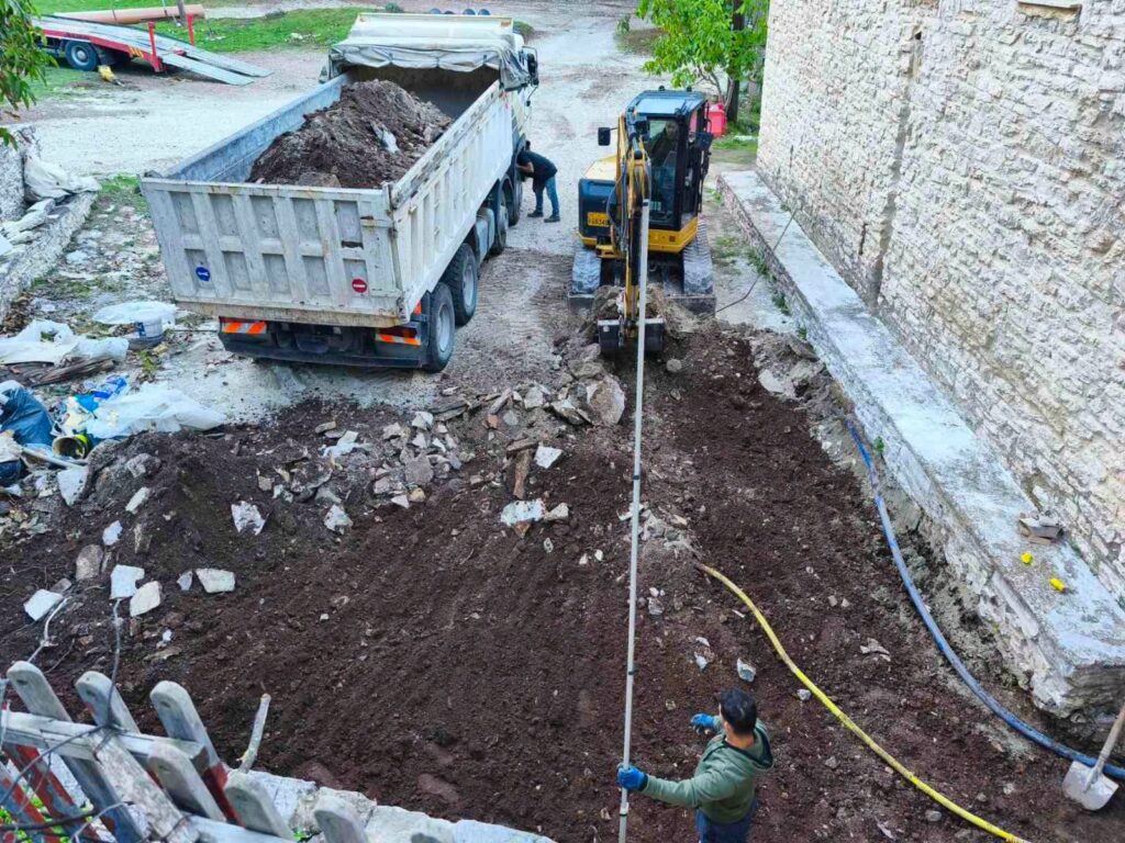 Ομπλός: Αναμόρφωση και πλακόστρωση του προαυλίου στην Μονή ΦΩΤΟ