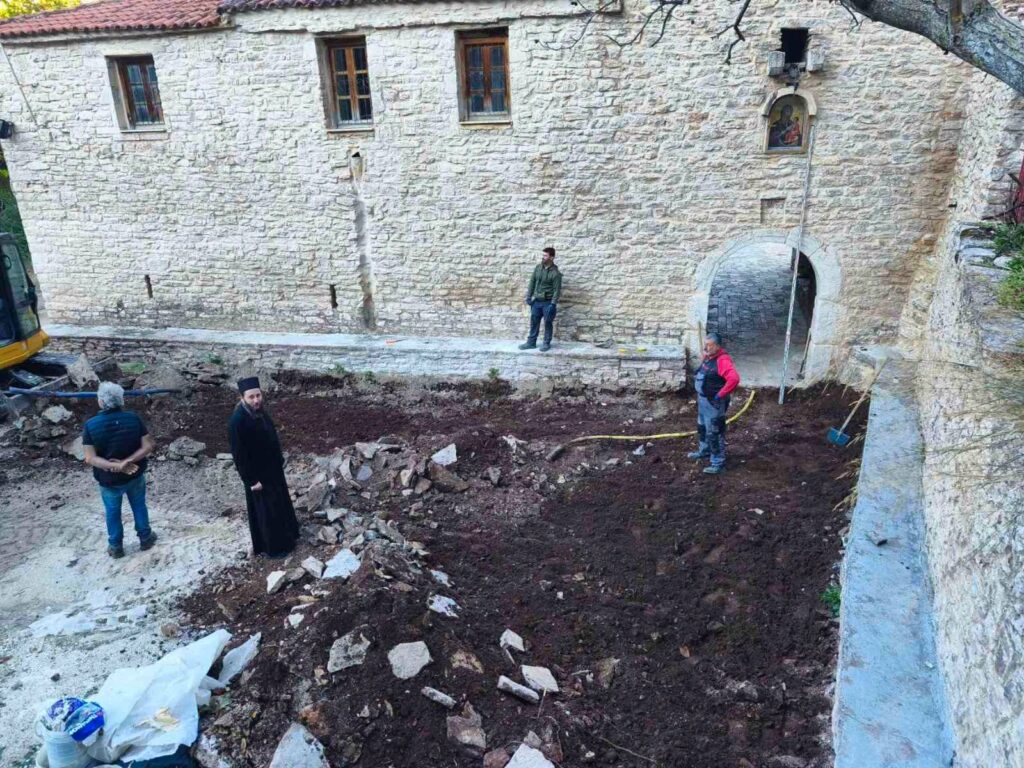 Ομπλός: Αναμόρφωση και πλακόστρωση του προαυλίου στην Μονή ΦΩΤΟ