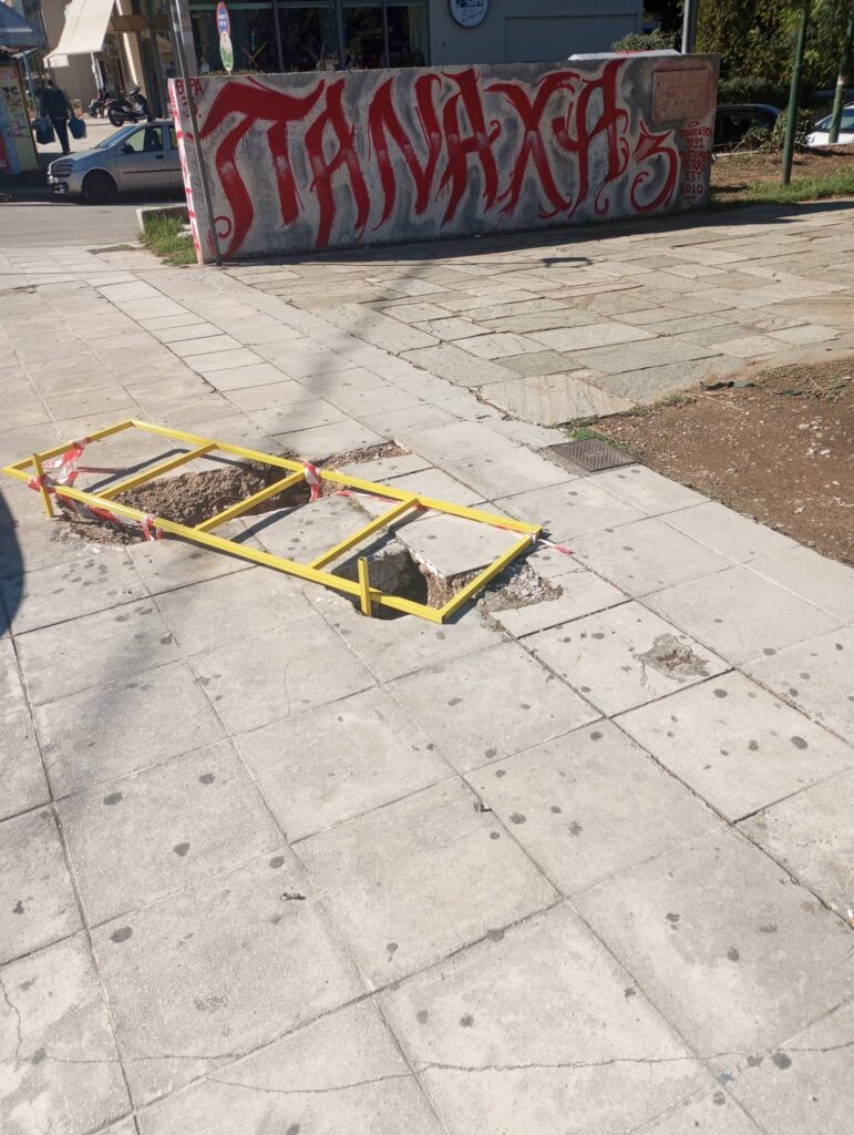 Πάτρα: Γκρέμισαν τη στάση και έστειλαν τους πεζούς στον δρόμο ΦΩΤΟ