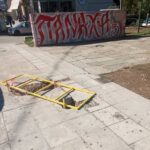 Πάτρα: Γκρέμισαν τη στάση και έστειλαν τους πεζούς στον δρόμο ΦΩΤΟ