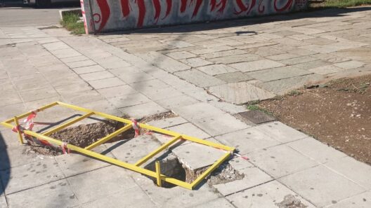 Πάτρα: Γκρέμισαν τη στάση και έστειλαν τους πεζούς στον δρόμο ΦΩΤΟ