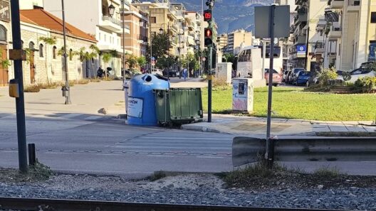 Τρένο στην Πάτρα με εργασίες στο φόντο