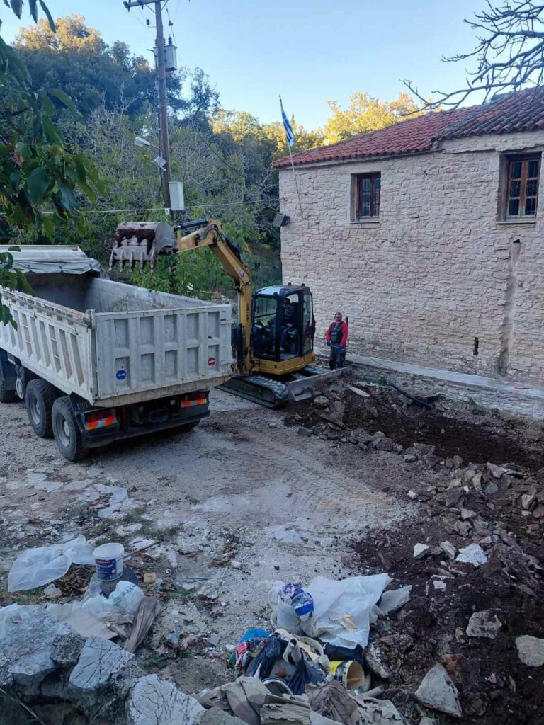 Ομπλός: Αναμόρφωση και πλακόστρωση του προαυλίου στην Μονή ΦΩΤΟ